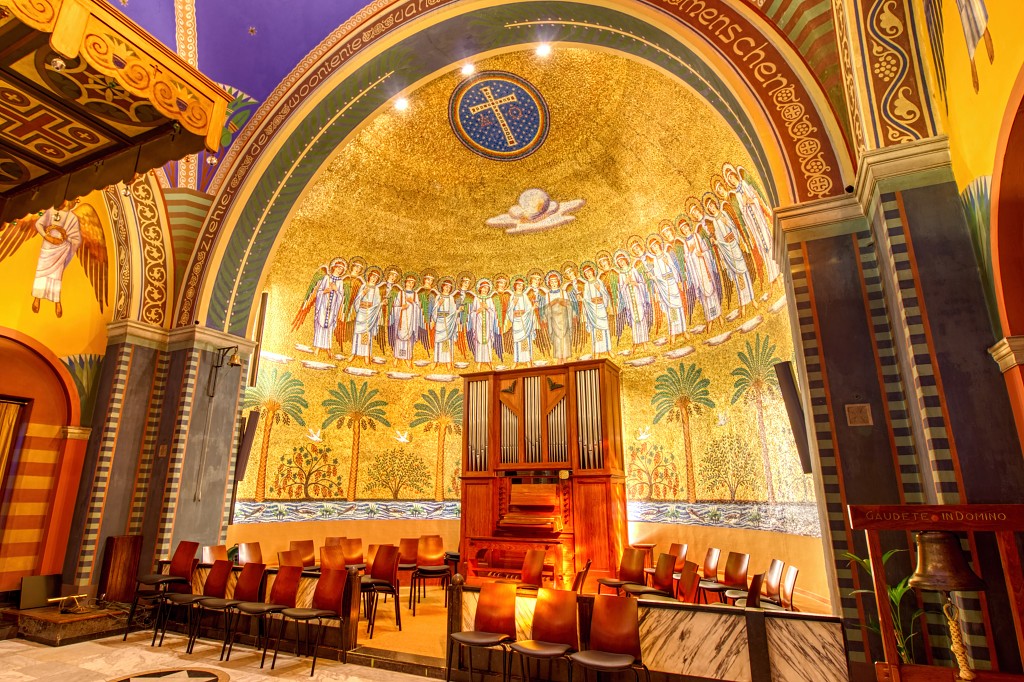 HDR kerkfotografie cenakelkerk kerk church eglise jesus maria heilig landstichting bedevaart pilgrimage pelerinage religie religion bedevaartsoord museum